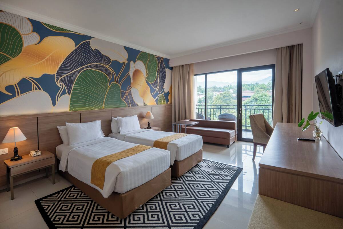 Desk, laptop workspace, soundproofing, iron/ironing board