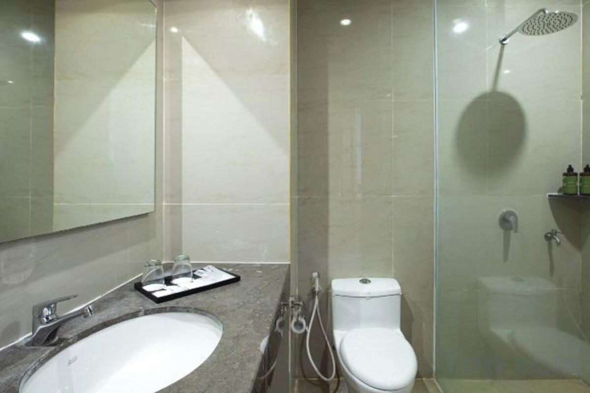 Shower, free toiletries, hair dryer, slippers