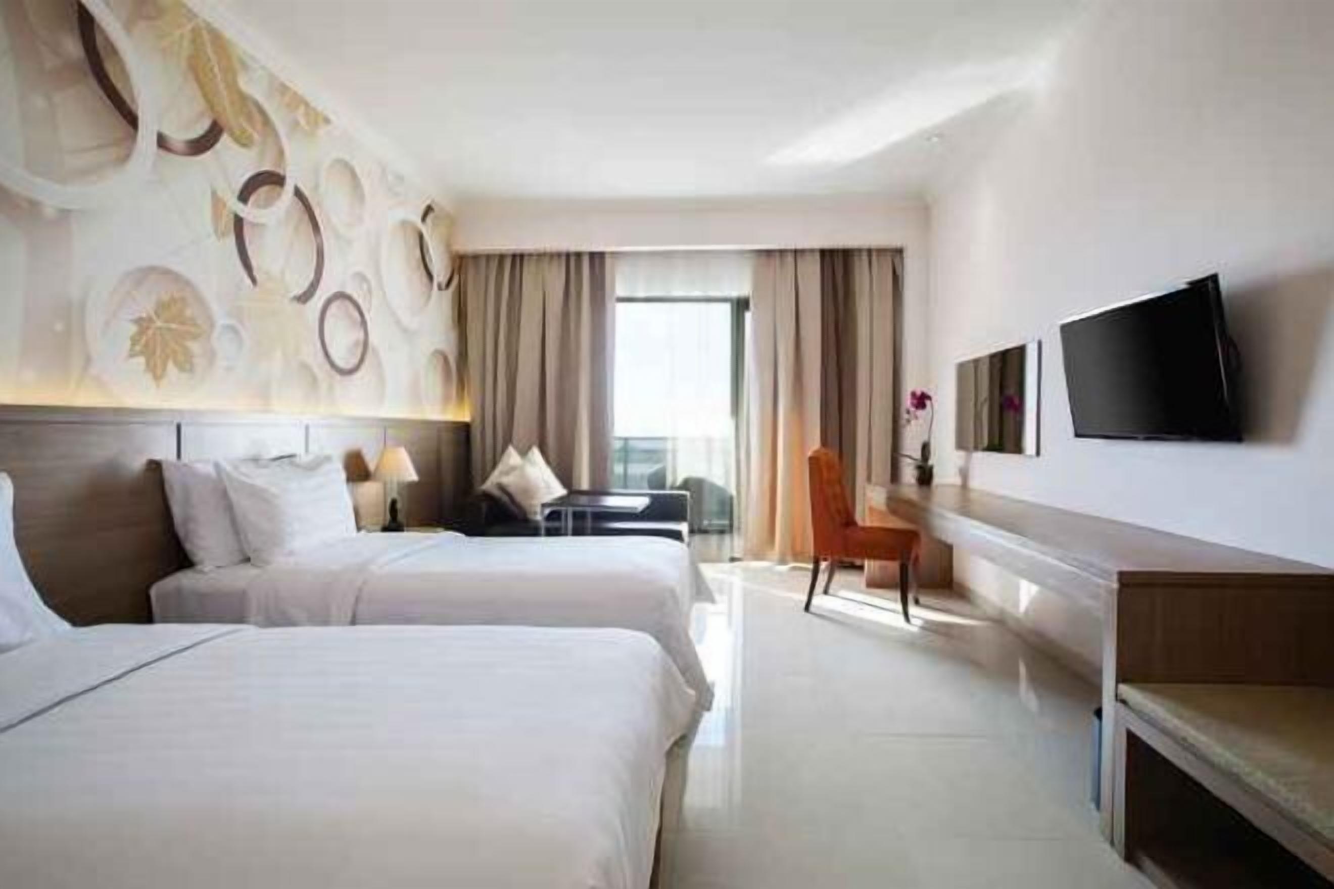 Escritorio, espacio para trabajar con laptop y insonorización 