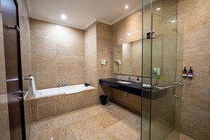 Suite Room | Bathroom | Shower, free toiletries, hair dryer, slippers - The Green Peak, ARTOTEL Curated (Megamendung)