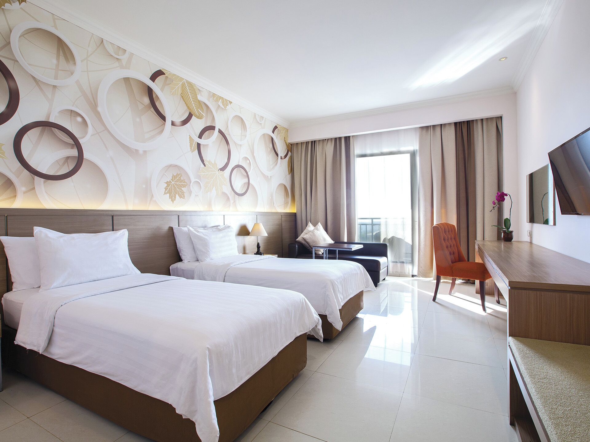 Escrivaninha, espaço de trabalho para notebook, quartos à prova de som