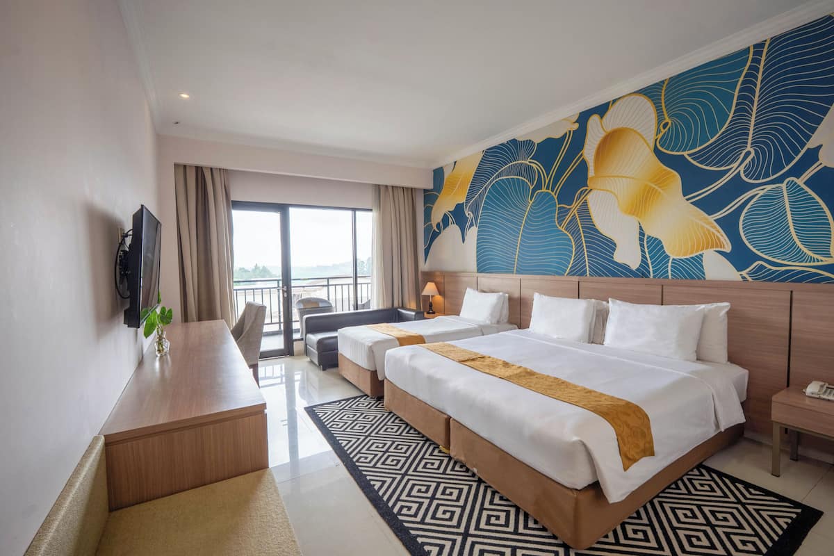 Habitación familiar | Escritorio, espacio para trabajar con laptop y insonorización