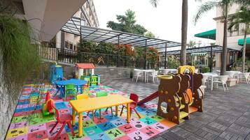 Außen-Kinderspielplatz