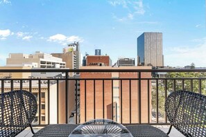 Property grounds - Perth City Retreat: Victoria Ave 1BR Apt (Perth)