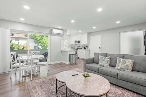 Chic Modern Hideaway w/ Patio Near LA Best Sights6