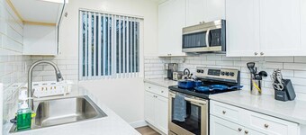 Chic Modern Hideaway w/ Patio Near LA Best Sights6