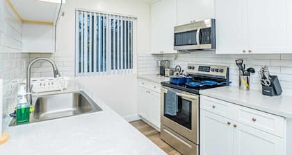 Chic Modern Hideaway w/ Patio Near LA Best Sights6