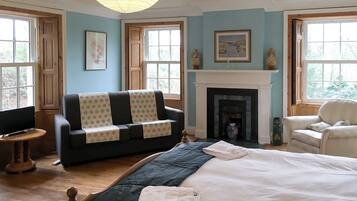 5 bedrooms, free WiFi, bed sheets, wheelchair access