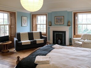 5 bedrooms, free WiFi, bed sheets, wheelchair access - 5 bedroom accommodation in Annan (Annan)