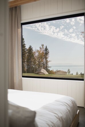 4 bedrooms, in-room safe, desk, soundproofing