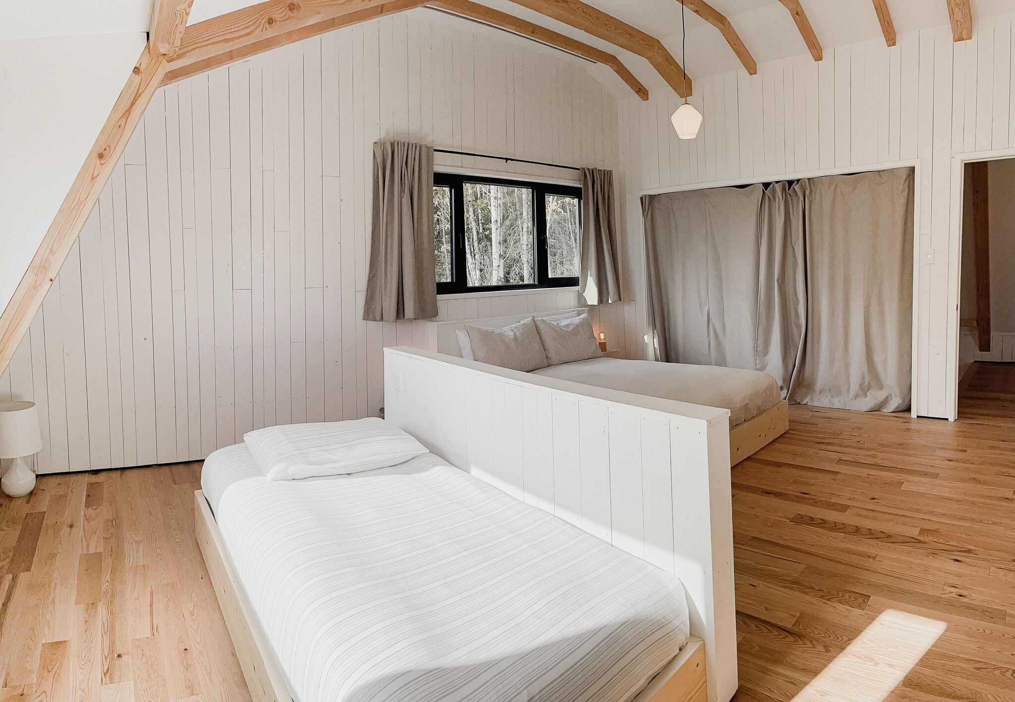 4 bedrooms, in-room safe, desk, soundproofing