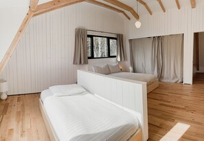 4 bedrooms, in-room safe, desk, soundproofing