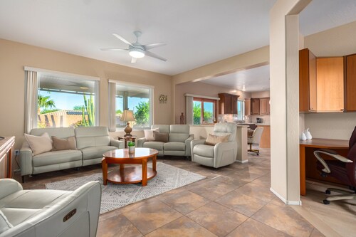 SUN CITY GRAND REMODELED 2 KING BEDS, W/ LARGE PRIVATE YARD, PATIO MISTERS!