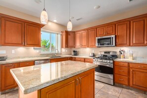 冰箱、微波炉、烤箱、炉灶