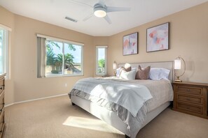 2 多间卧室、办公桌、WiFi、床单