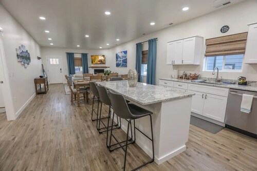 Spacious game house minutes to downtown Sandpoint and Schweitzer Mountain