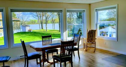 WATER FRONT 3 BDR house, Beach Boat Dock Kayak SALE!! 40% August3-17th Only Left