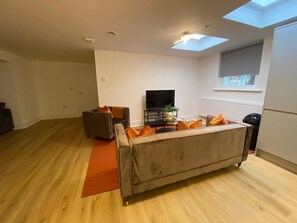 Living area - Apartment 2 (2 bedrooms, sleeps x 6) (York)