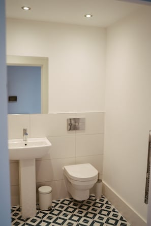 Een douche, handdoeken