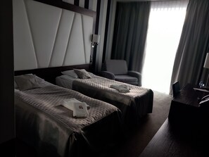 Chambre Affaires Double ou avec lits jumeaux | Draps en coton égyptien, literie de qualité supérieure, minibar, bureau