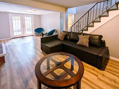 Comfortable and elegant 3BDR duplex, unit # 5