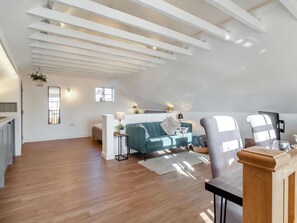 Interior - Heritage Triangle Apartment (Diss)