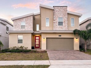 Exterior - Magical Moments Luxury Disney Villa, Pool & Arcade (Four Corners)