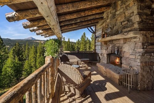 Stunning 5 Bedroom Big Sky Home on 20 Acres