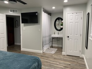 3 habitaciones, escritorio, tabla de planchar con plancha y wifi gratis 