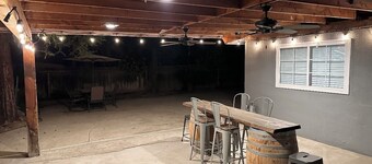 Cozy 3 bed/ 2 bath with a Brewery Feel Patio