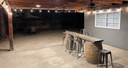 Cozy 3 bed/ 2 bath with a Brewery Feel Patio