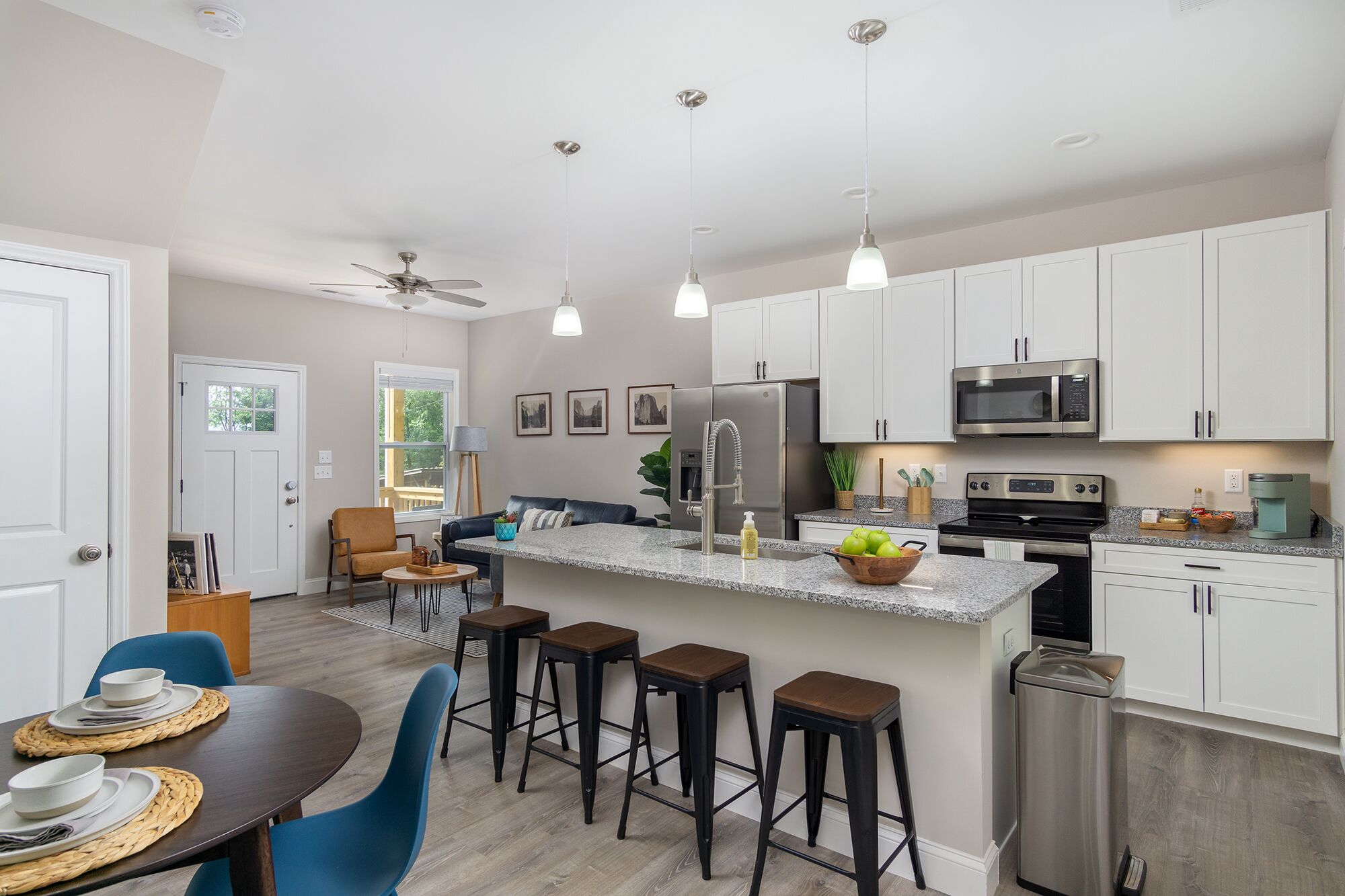 冰箱、微波炉、烤箱、炉灶