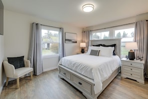 4 chambres, bureau, fer et planche à repasser, lit parapluie