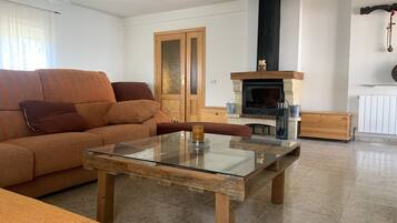 Smart TV, fireplace, foosball, books