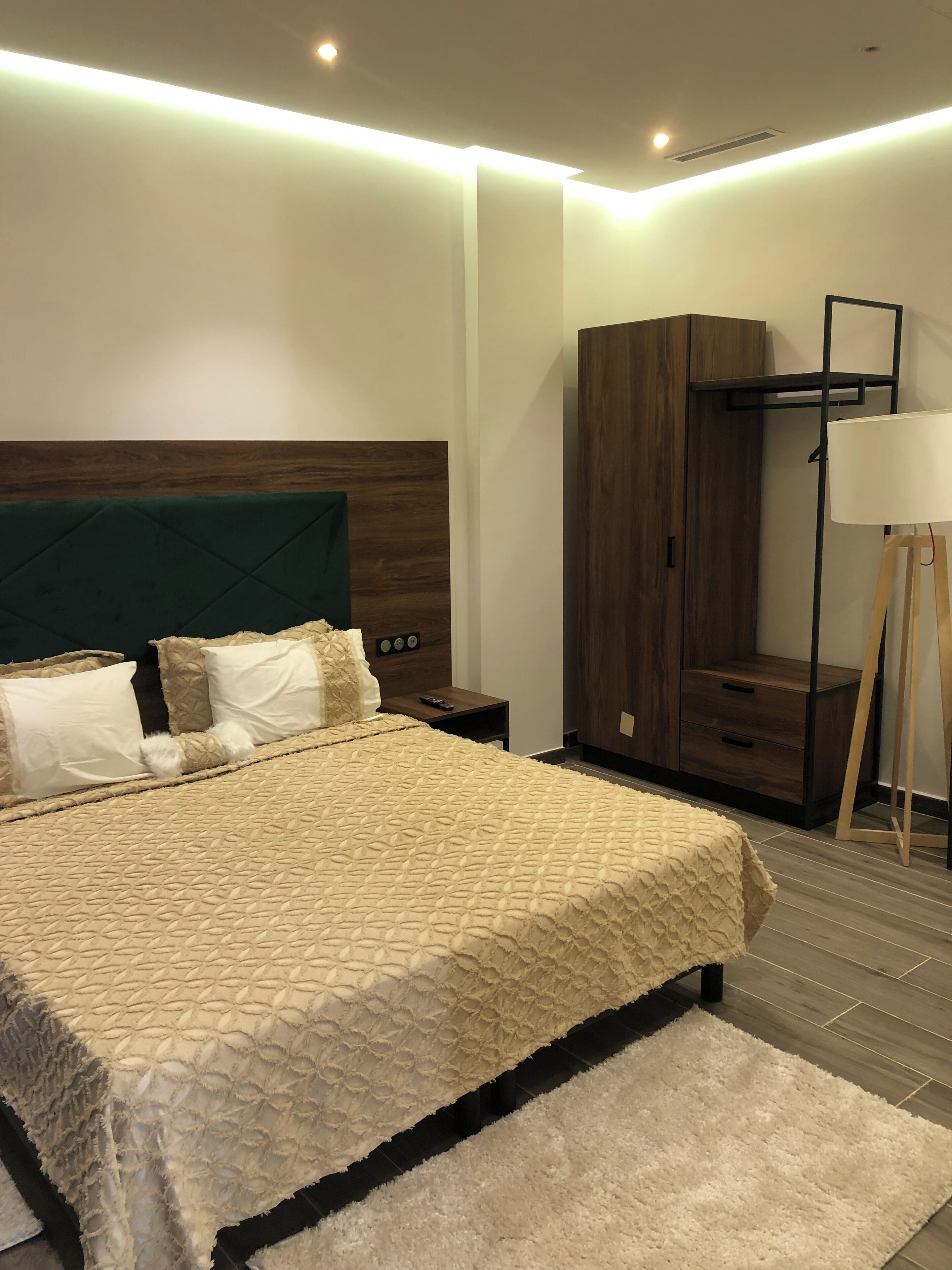 Una cassaforte in camera, tende oscuranti, insonorizzazione