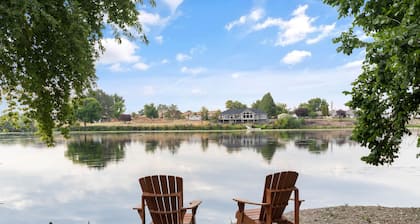 Historic River Front Farmhouse Near Wineries-Private waterfront! Winery tour!