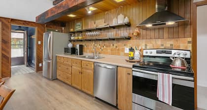 UrbanChalet: Secluded 20Acres W/Pizza Oven+Firepit
