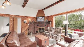 Smart TV, fireplace, DVD player, table tennis