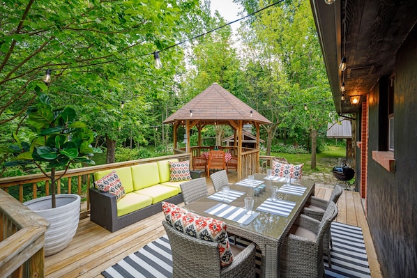 屋外ダイニングエリア