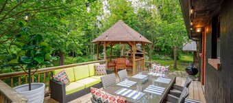 UrbanChalet: Secluded 20Acres W/Pizza Oven+Firepit