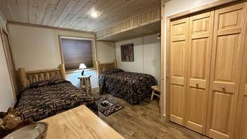 6 bedrooms, iron/ironing board, travel crib, free WiFi