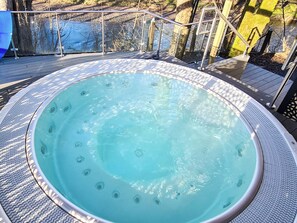 Outdoor spa tub - 9 bedroom accommodation in Kilwinning, near Ayr (Kilwinning, near Ayr)