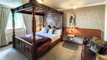 9 bedrooms, free WiFi, bed sheets