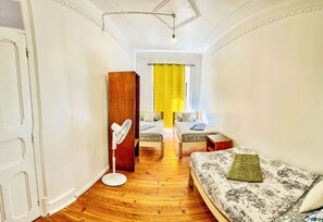 Comfort Triple Room | Iron/ironing board, free WiFi, bed sheets - FORTUNE GUESTHOUSE (Lisbon)
