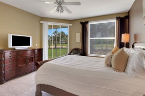 3 bedrooms, iron/ironing board, WiFi, bed sheets - Pelican Marsh Condo (Naples)