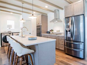 House, Multiple Beds, Kitchen | Private kitchen | Fridge, microwave, oven, stovetop - La Casa Deluna (Pensacola Beach)