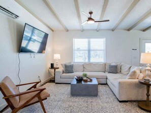 하우스, 침대(여러 개), 주방 | 거실 공간 | TV