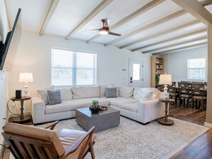 House, Multiple Beds, Kitchen | Living area | TV - La Casa Deluna by Southern Vacation Rentals (Pensacola Beach)
