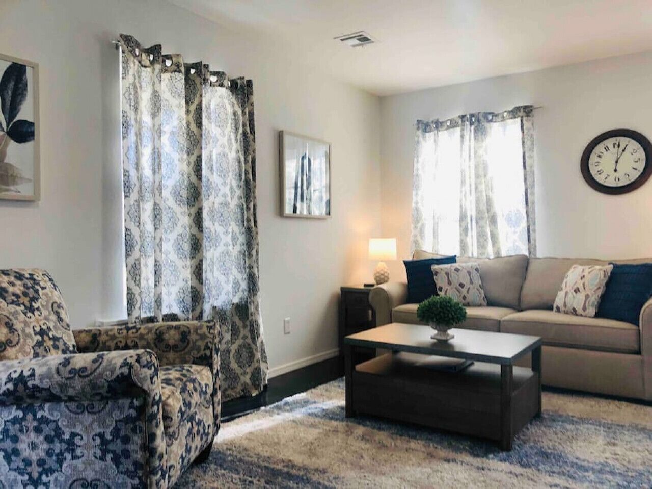 Charming Duplex for Four- FREE WiFi, washer/dryer