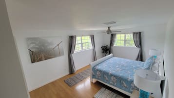 3 habitaciones, tabla de planchar con plancha, wifi y ropa de cama